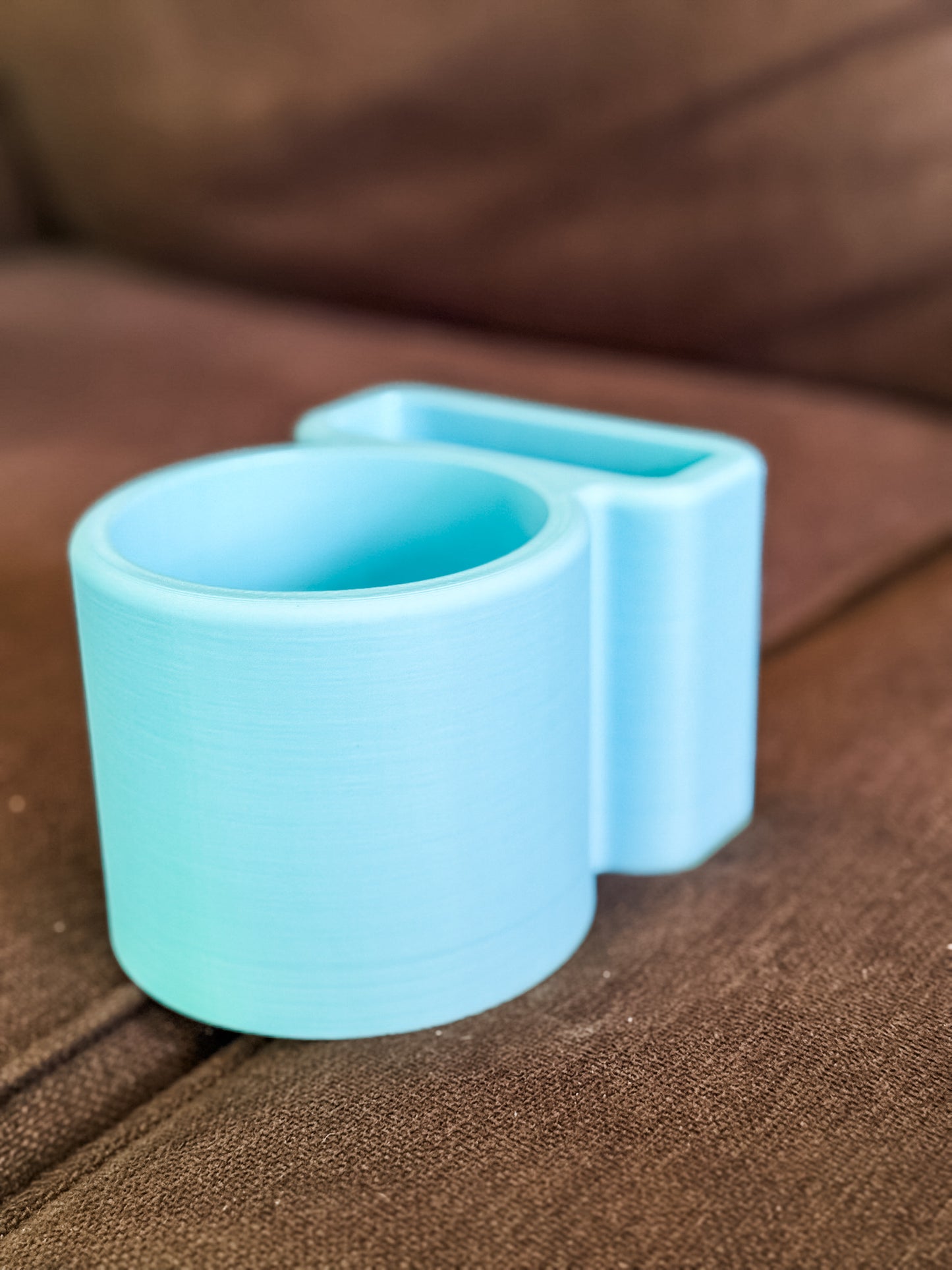 The Ultimate Couch Companion – Slim & Soda Can + Phone Holder